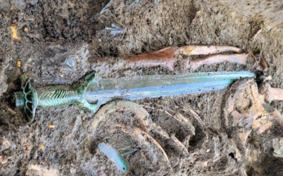 The Nördlingen sword in situ at the discovery site.
