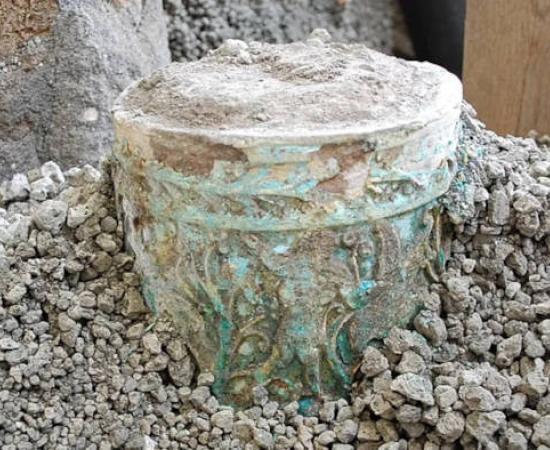 The Egytptian situla or vase uncovered in Pompeii.
