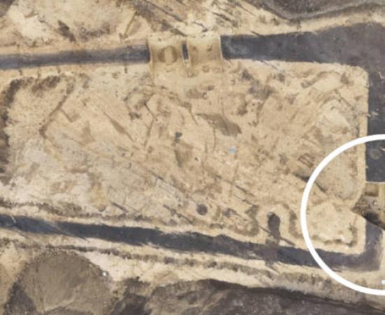 Aerial view of the Middle Neolithic trapezoidal ditch; the late medieval “earth tunnel” disturbance appears at lower right
