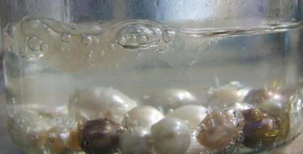 Can pearls actually be dissolved in vinegar? The answer really determines whether Pliny’s story is truth or fiction. (Why Do)